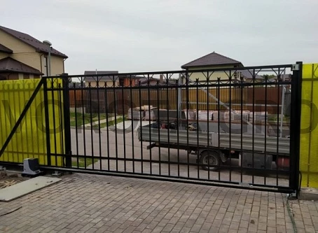 Откатные ворота на винтовых сваях решетчатые 2000х4000